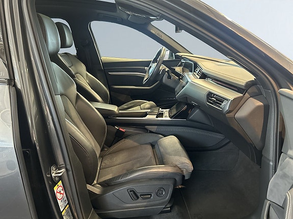 Audi Q8 10 of 23
