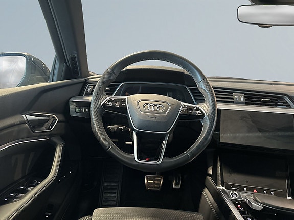 Audi Q8 9 of 23