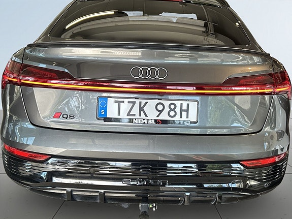 Audi Q8 12 of 23