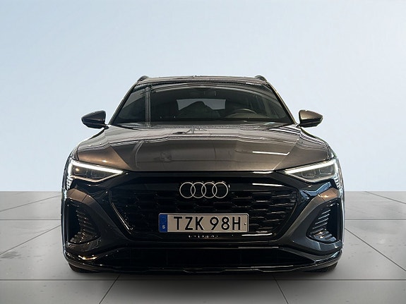 Audi Q8 2 of 23