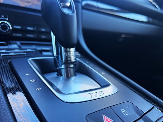 Porsche 718 Cayman 24 of 29