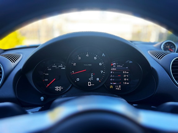 Porsche 718 Cayman 18 of 29