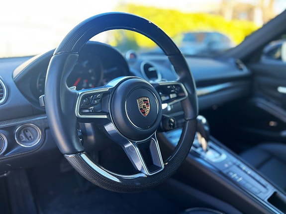 Porsche 718 Cayman 25 of 29