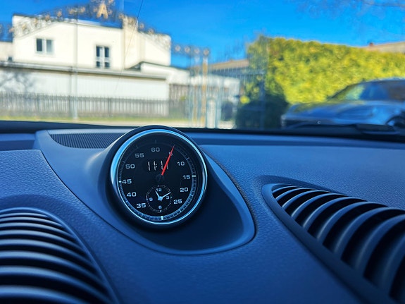 Porsche 718 Cayman 22 of 29