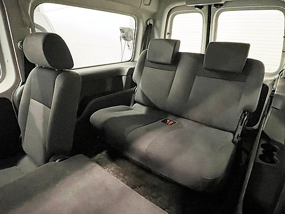 Volkswagen Caddy Maxi 5 of 5