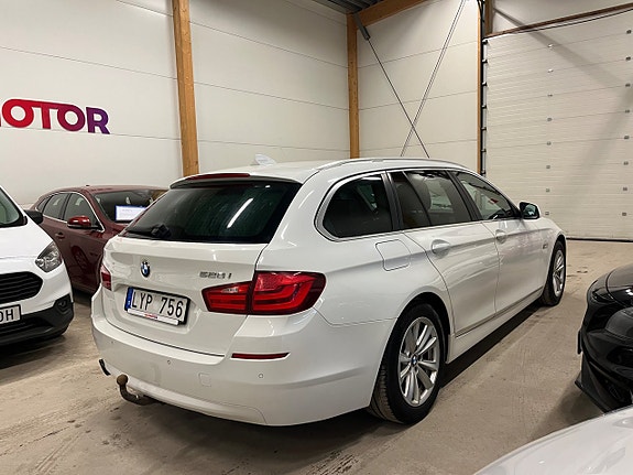 BMW 528 2 of 5
