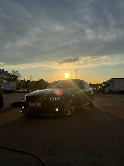 BMW 335i 2 of 8
