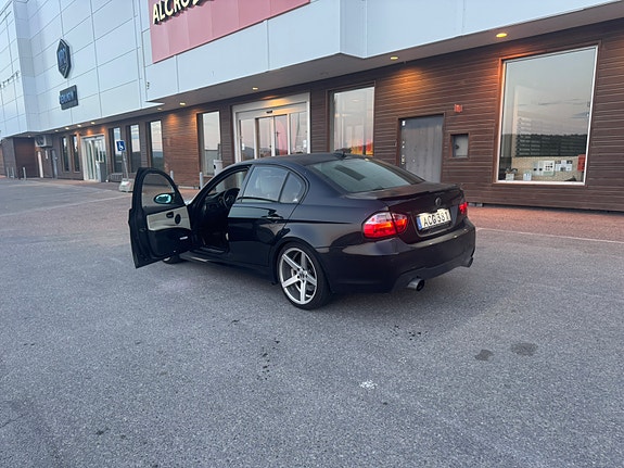 BMW 335i 4 of 8