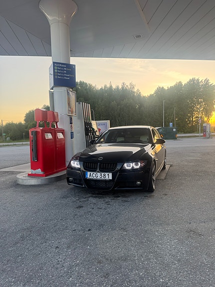 BMW 335i 8 of 8