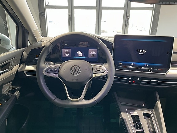 Volkswagen Golf VIII 10 of 18