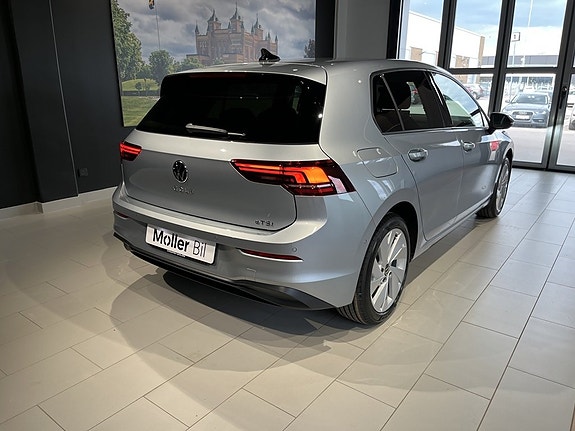 Volkswagen Golf VIII 3 of 18
