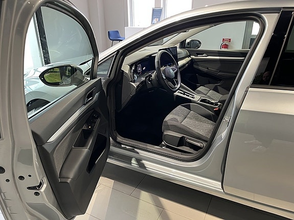 Volkswagen Golf VIII 8 of 18