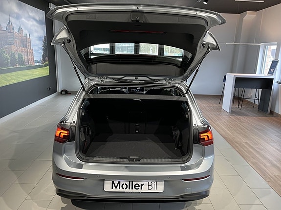 Volkswagen Golf VIII 18 of 18