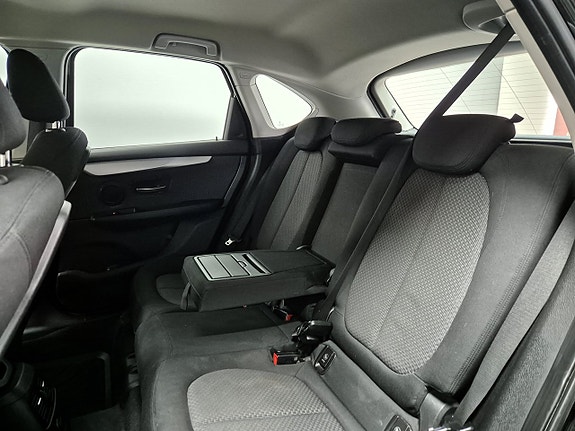 BMW 218 27 of 28