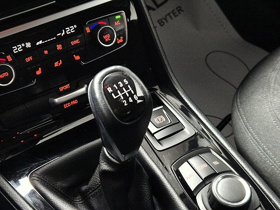 BMW 218 21 of 28
