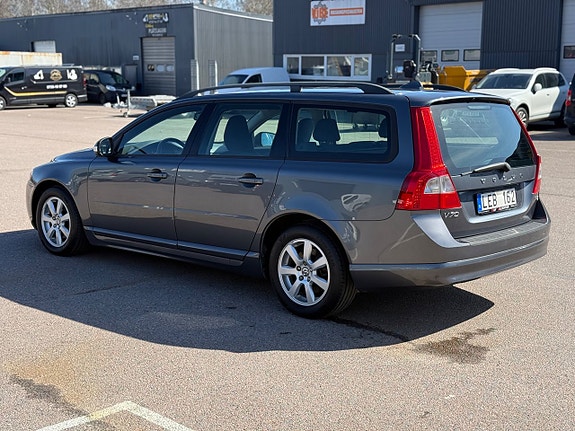 Volvo V70 2 of 5
