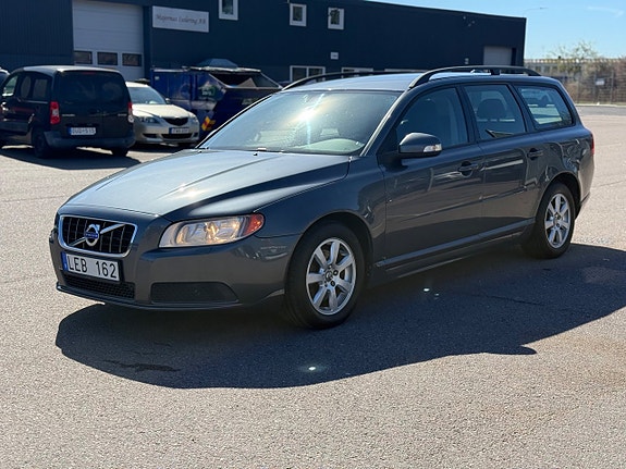 Volvo V70 4 of 5