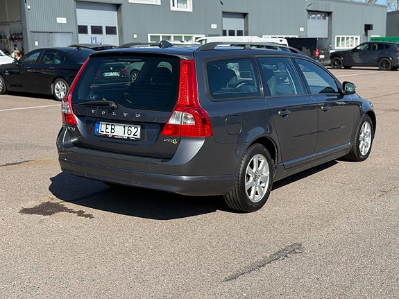 Volvo V70 3 of 5