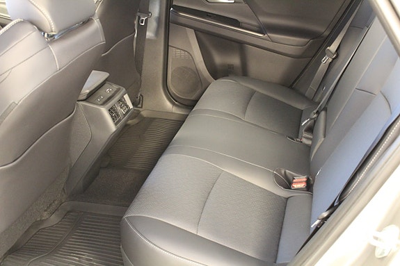 Subaru Solterra 7 of 9