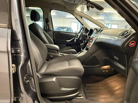 Ford S-MAX 18 of 27