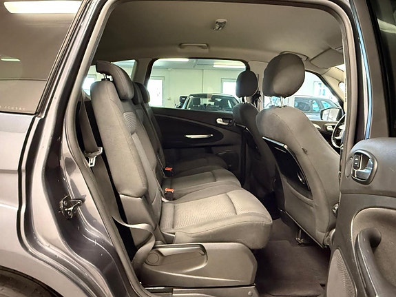 Ford S-MAX 16 of 27