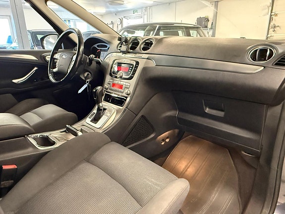 Ford S-MAX 23 of 27