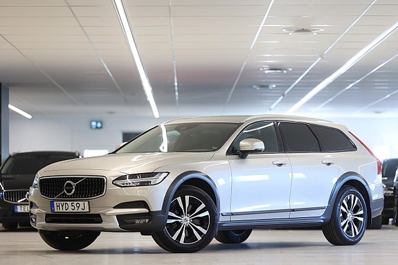 Volvo V90 Cross Country 3 of 5