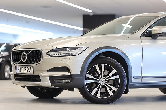 Volvo V90 Cross Country 4 of 5