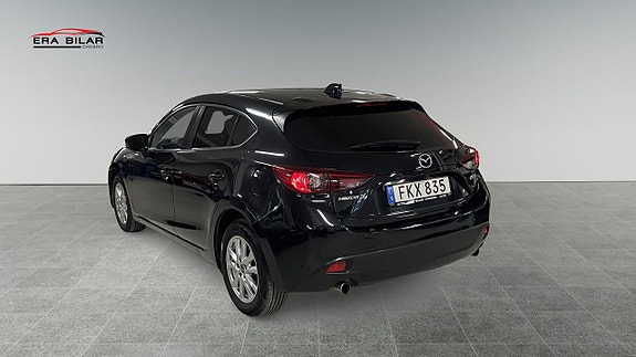 Mazda 3 4 of 5
