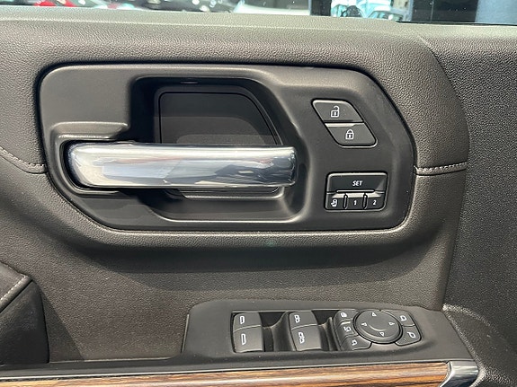 Chevrolet Silverado 2500 19 of 30