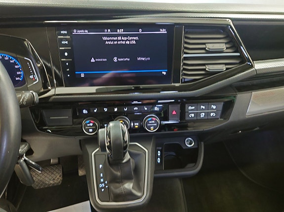 Volkswagen Multivan 10 of 21
