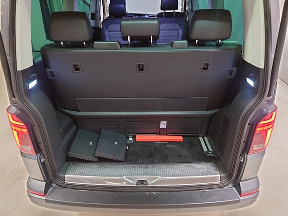 Volkswagen Multivan 16 of 21