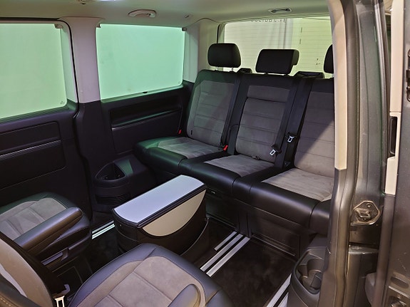 Volkswagen Multivan 13 of 21