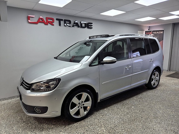 Volkswagen Touran 2 of 5