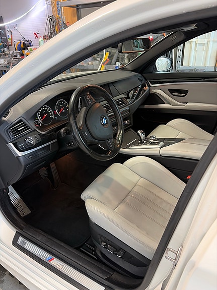 BMW M5 4 of 5