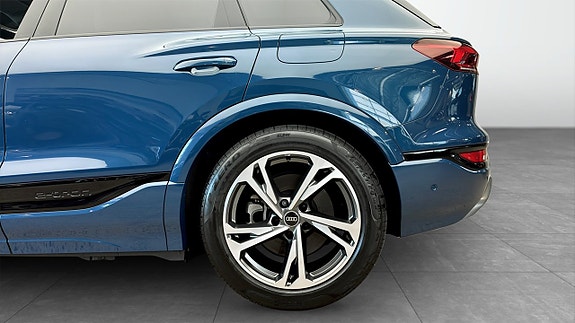 Audi Q6 e-tron 6 of 13