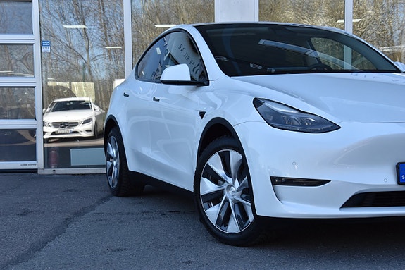 Tesla Model Y 5 of 5
