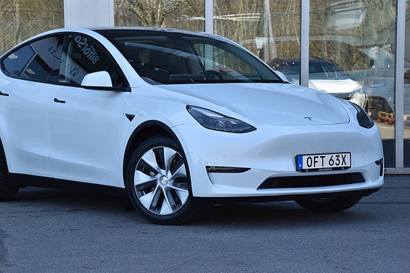 Tesla Model Y 3 of 5