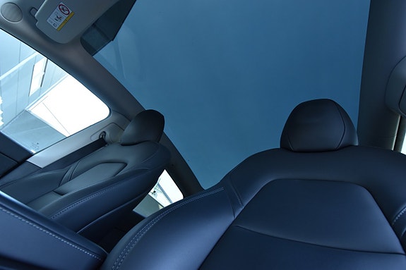 Tesla Model Y 12 of 23