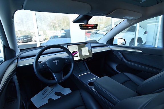 Tesla Model Y 15 of 23
