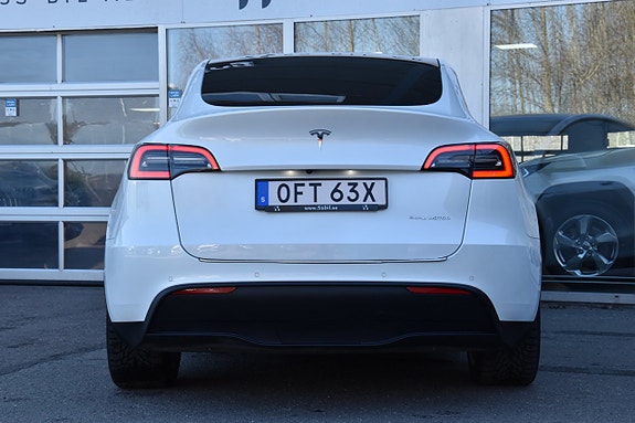 Tesla Model Y 8 of 23