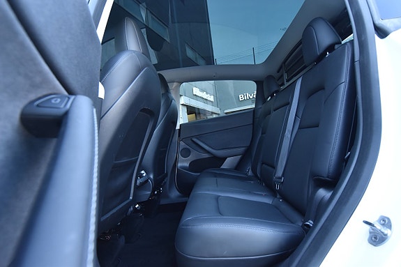Tesla Model Y 13 of 23