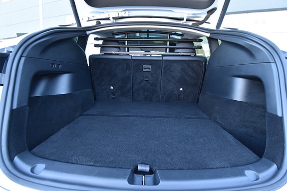 Tesla Model Y 14 of 23