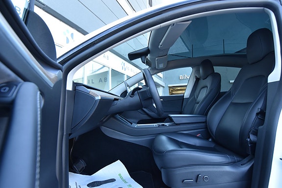 Tesla Model Y 11 of 23