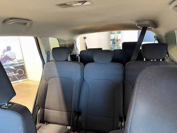 Kia Carens 10 of 21