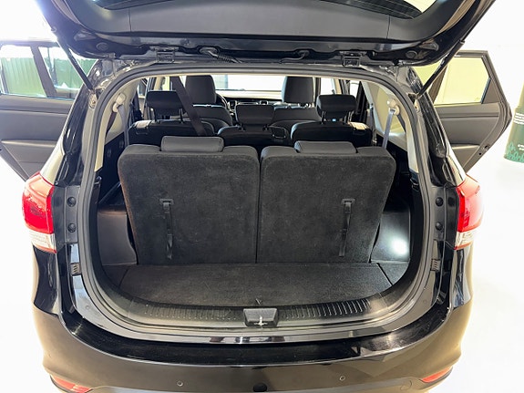 Kia Carens 9 of 21