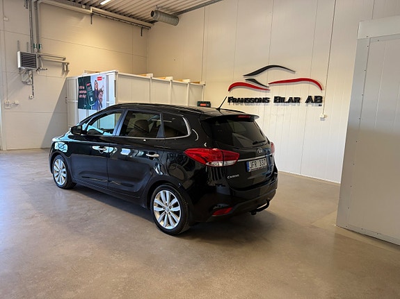 Kia Carens 2 of 5