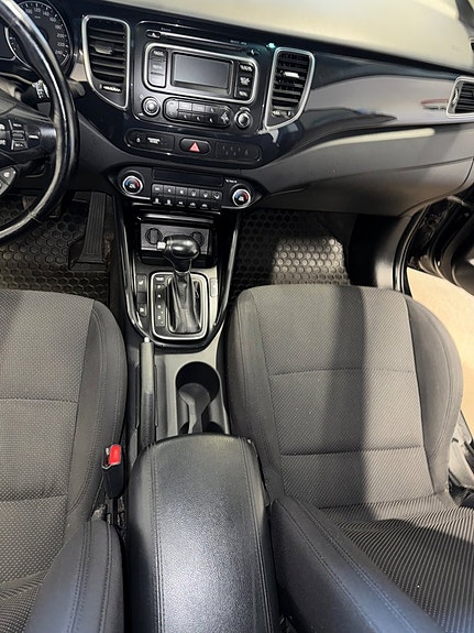 Kia Carens 17 of 21