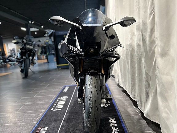 Yamaha YZF-R9 / Tech Black / Beställ idag! 11 of 19