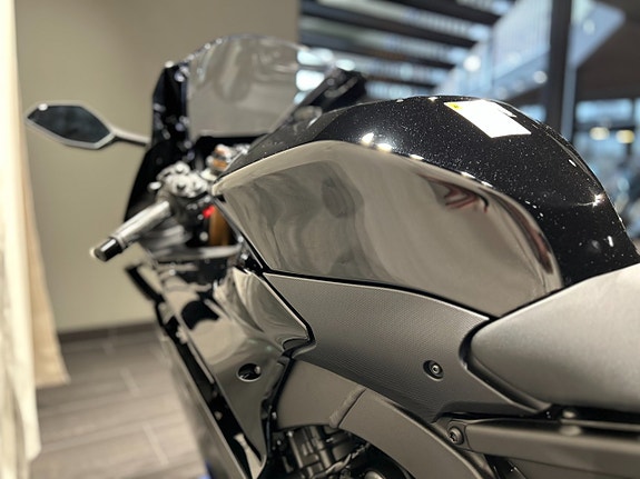 Yamaha YZF-R9 / Tech Black / Beställ idag! 9 of 19